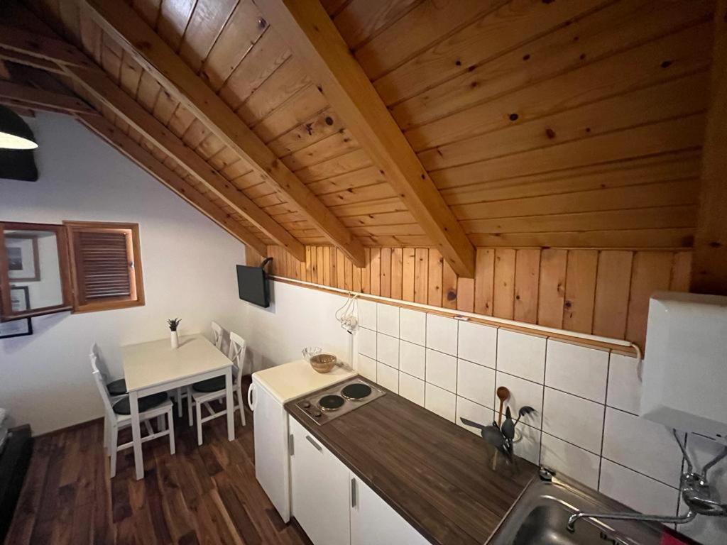 Cesargradska Klet Apartment Тухей Екстериор снимка