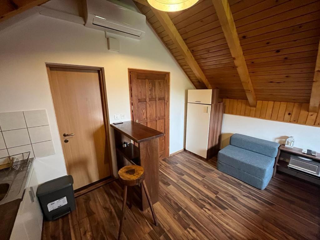 Cesargradska Klet Apartment Тухей Екстериор снимка